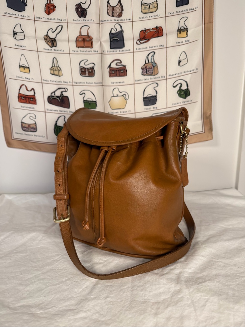 Vintage Coach Shoulder Pouch Drawstring Crossbody Bag Tan Leather 4025